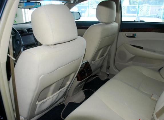 华泰B11 2011款 1.8T 手动舒适汽油版 车厢座椅   后排空间