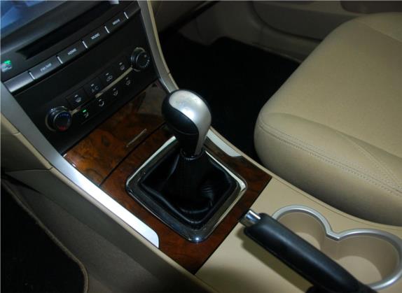 华泰B11 2011款 1.8T 手动舒适汽油版 中控类   挡把