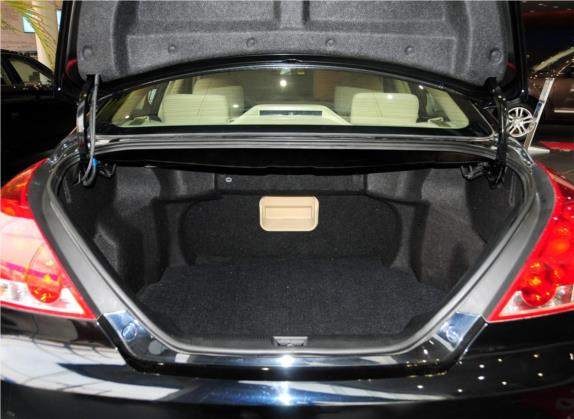 华泰B11 2011款 1.8T 自动舒适汽油版 车厢座椅   后备厢
