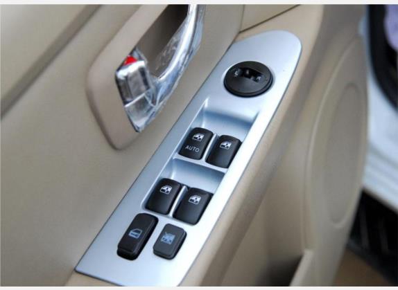 特拉卡 2010款 T9 2.4L 手动四驱豪华型 车厢座椅   门窗控制