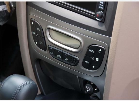 圣达菲经典 2006款 2.7L 汽油自动四驱豪华型 中控类   中控台