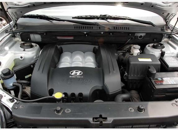圣达菲经典 2006款 2.7L 汽油自动四驱豪华型 其他细节类   发动机舱