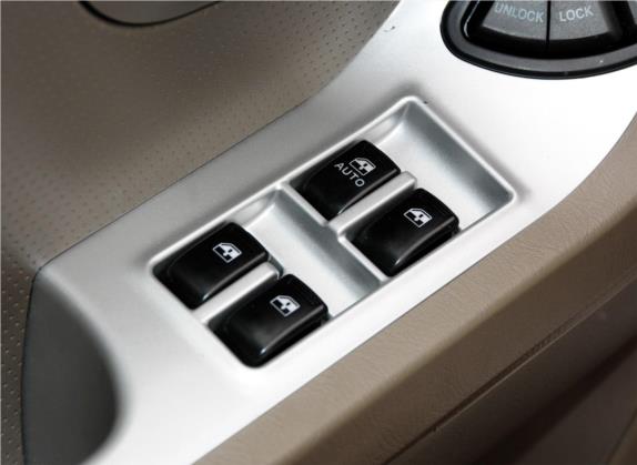 圣达菲经典 2012款 2.0L 汽油手动两驱舒适型 车厢座椅   门窗控制