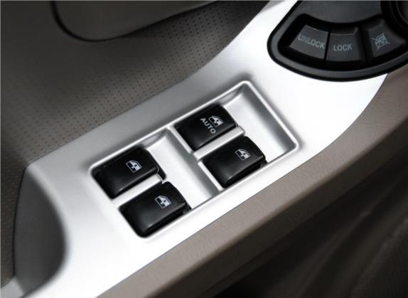 圣达菲经典 2012款 2.0L 汽油手动两驱天窗版 车厢座椅   门窗控制