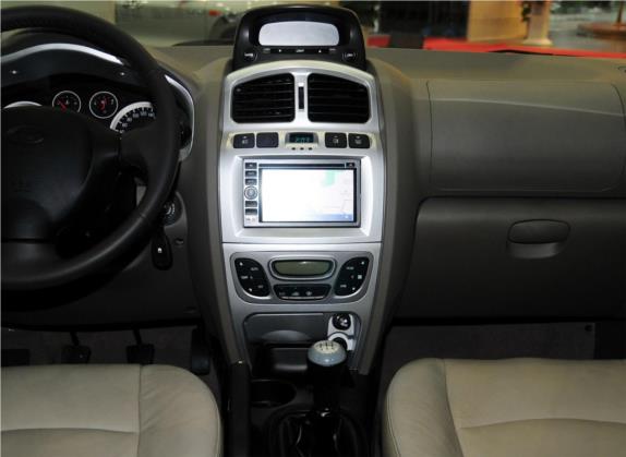 圣达菲经典 2012款 1.8T 汽油手动两驱导航版 中控类   中控台