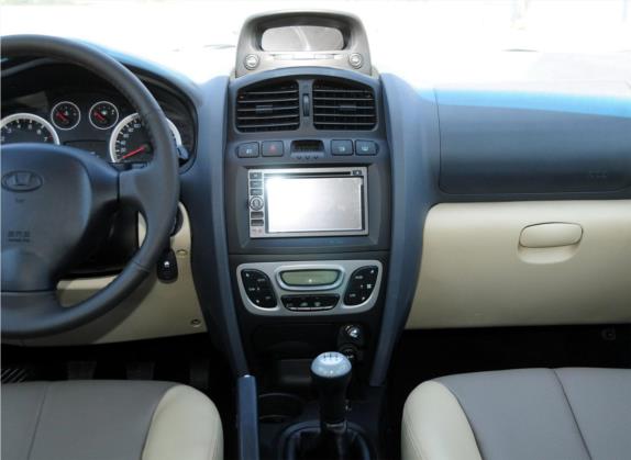 圣达菲经典 2013款 1.8T 汽油手动两驱导航版 中控类   中控台
