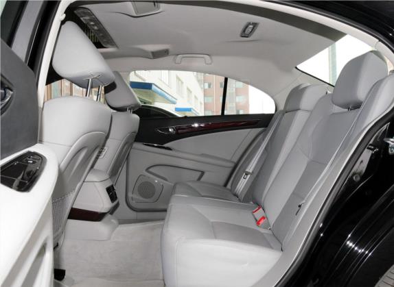 红旗H7 2013款 2.0T 豪华型 车厢座椅   后排空间