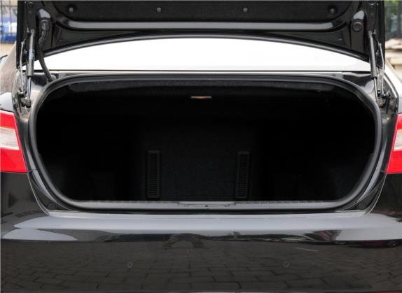 红旗H7 2013款 2.0T 豪华型 车厢座椅   后备厢
