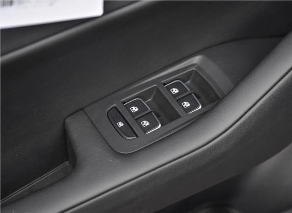 红旗H5经典 2019款 30TD 型动版 车厢座椅   门窗控制