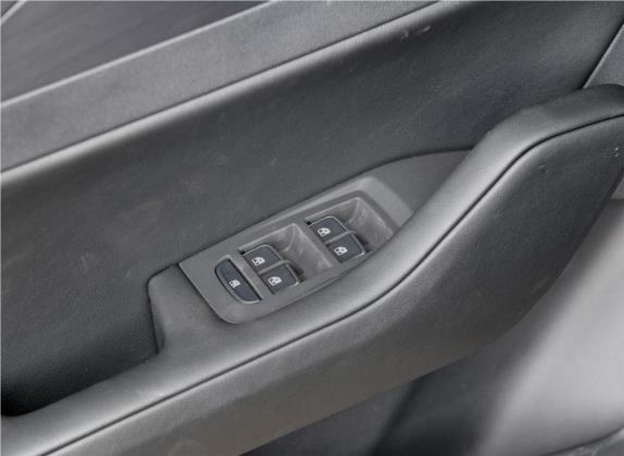 红旗H5经典 2020款 1.8T 自动智联旗享版 车厢座椅   门窗控制