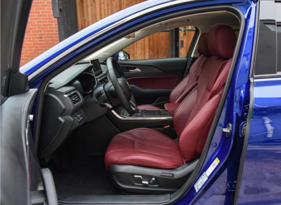 红旗H5经典 2022款 经典款 1.8T 自动智联旗领版 车厢座椅   前排空间