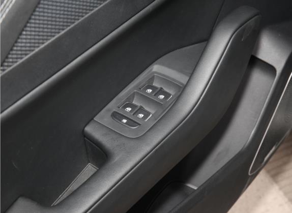 红旗H5经典 2022款 经典款 1.8T 自动智联旗畅版 车厢座椅   门窗控制