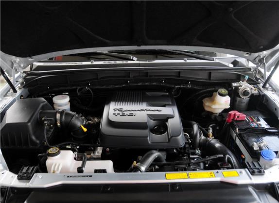 驭胜S350 2013款 2.4T 手动两驱柴油豪华版5座 其他细节类   发动机舱