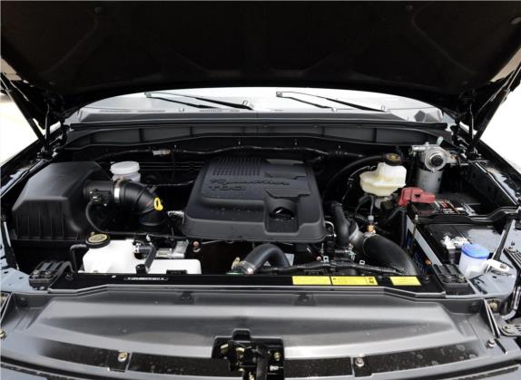 驭胜S350 2013款 2.4T 手动两驱柴油超豪华版5座 其他细节类   发动机舱