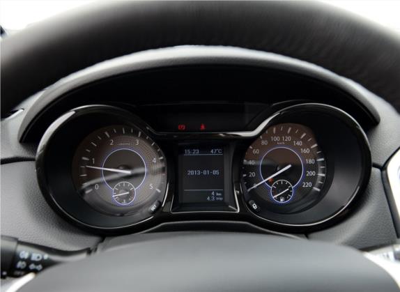 驭胜S350 2013款 2.4T 手动两驱柴油超豪华版5座 中控类   仪表盘