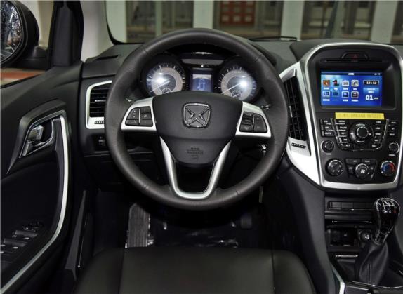 驭胜S350 2013款 2.4T 手动两驱柴油超豪华版7座 中控类   驾驶位
