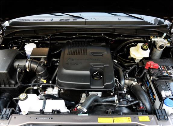 驭胜S350 2013款 2.4T 自动两驱柴油超豪华版7座 其他细节类   发动机舱