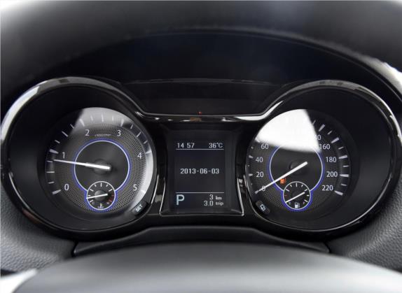 驭胜S350 2014款 2.4T 自动四驱柴油豪华天窗版5座 中控类   仪表盘