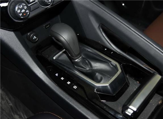 驭胜S350 2016款 2.0T 自动两驱汽油豪华天窗版5座 中控类   挡把