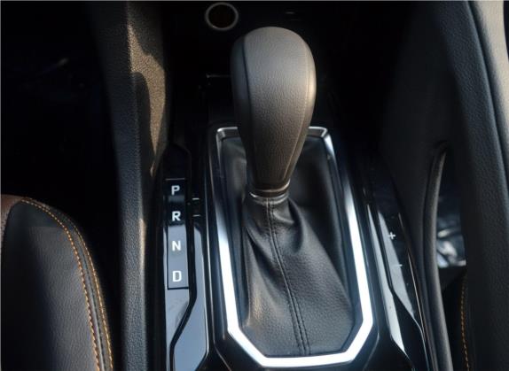 驭胜S350 2016款 2.0T 自动四驱汽油豪华天窗版7座 中控类   挡把