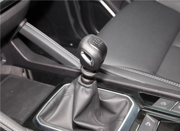 驭胜S350 2020款 2.0T 手动四驱汽油舒适版 中控类   挡把