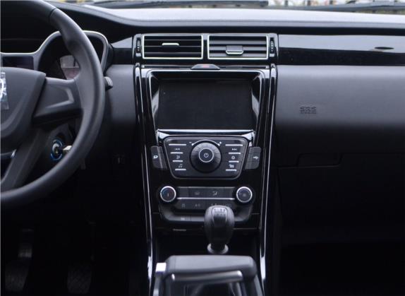 驭胜S330 2016款 1.5L GTDi 手动两驱舒适版 中控类   中控台