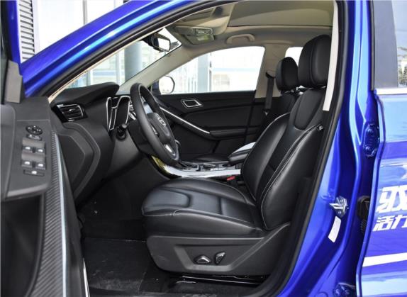 驭胜S330 2016款 1.5L GTDi 自动两驱旗舰版 车厢座椅   前排空间