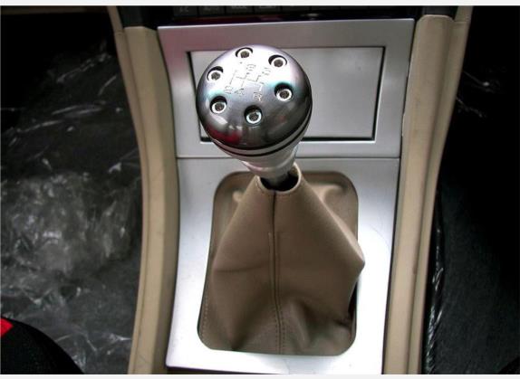 美人豹 2006款 1.8L 手动雳靓 中控类   挡把