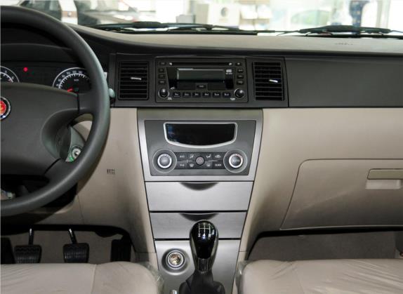 海景 2011款 新锐版 1.5L 手动标准型 中控类   中控台