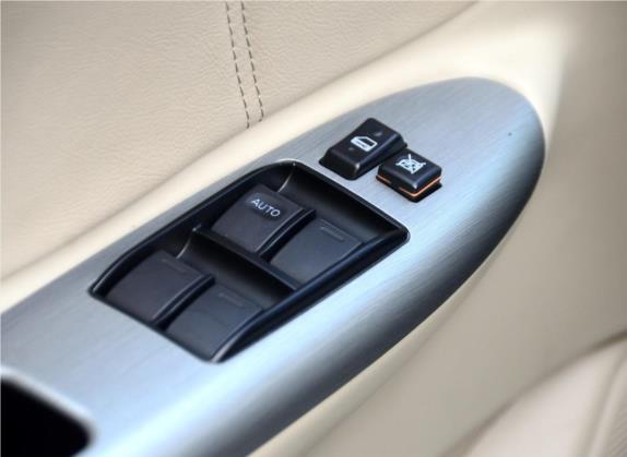 海景 2012款 1.8L 自动尊贵型 车厢座椅   门窗控制