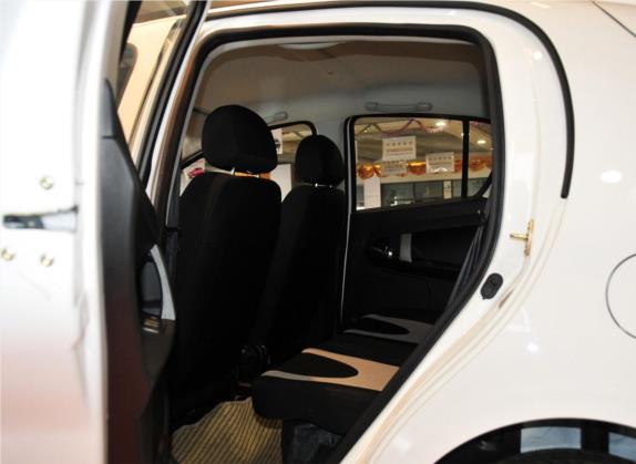 吉利GX2 2011款 1.3L 手动舒适型 车厢座椅   后排空间