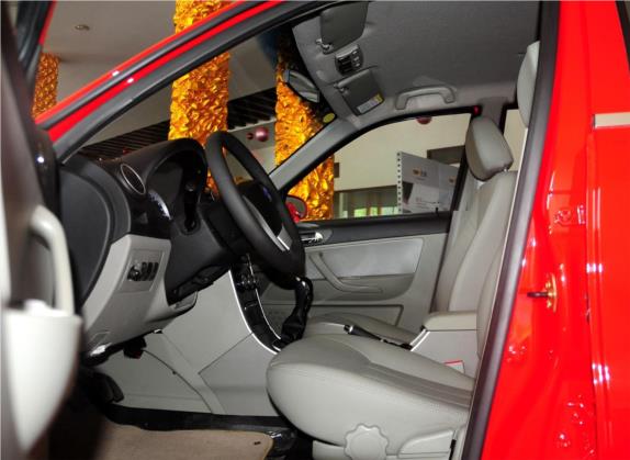 吉利SC3 2014款 1.3L 尊贵型 车厢座椅   前排空间