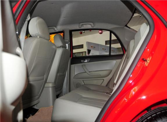 吉利SC3 2014款 1.3L 尊贵型 车厢座椅   后排空间