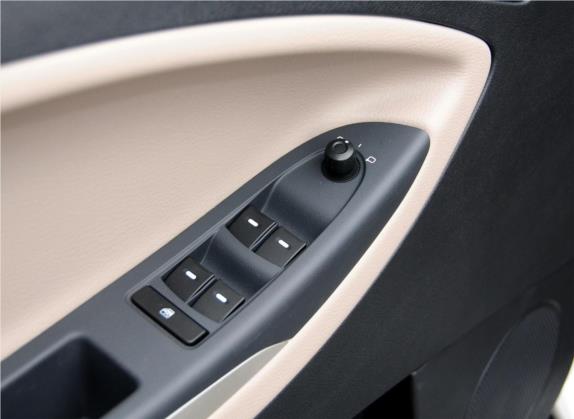 吉利SX7 2013款 1.8L 手动尊贵型 车厢座椅   门窗控制