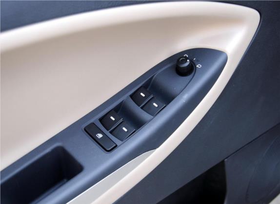 吉利SX7 2013款 2.0L 手动精英型 车厢座椅   门窗控制
