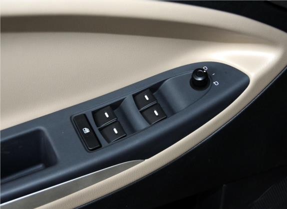 吉利SX7 2013款 2.0L 手动尊贵型 车厢座椅   门窗控制
