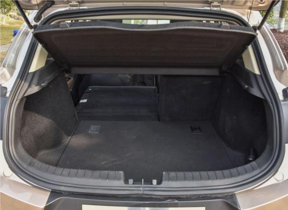 帝豪GS 2016款 运动版 1.3T 自动臻尚型 车厢座椅   后备厢