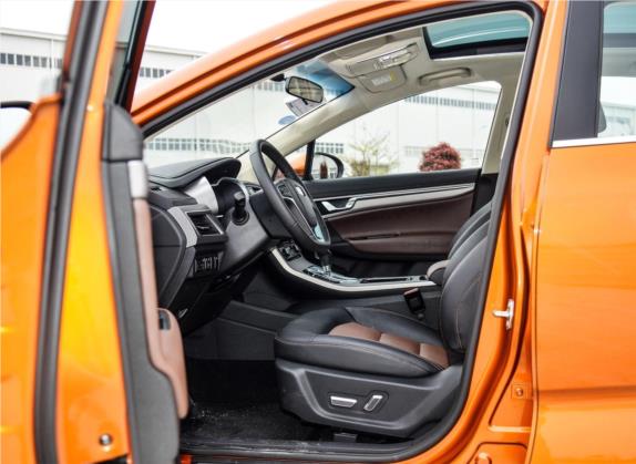 帝豪GS 2016款 优雅版 1.3T 自动臻尚型 车厢座椅   前排空间