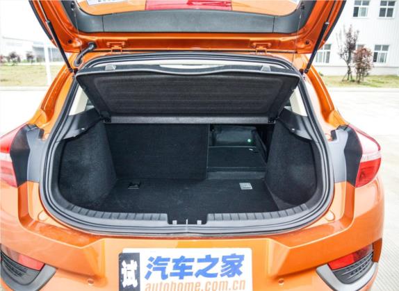 帝豪GS 2016款 优雅版 1.3T 自动臻尚型 车厢座椅   后备厢