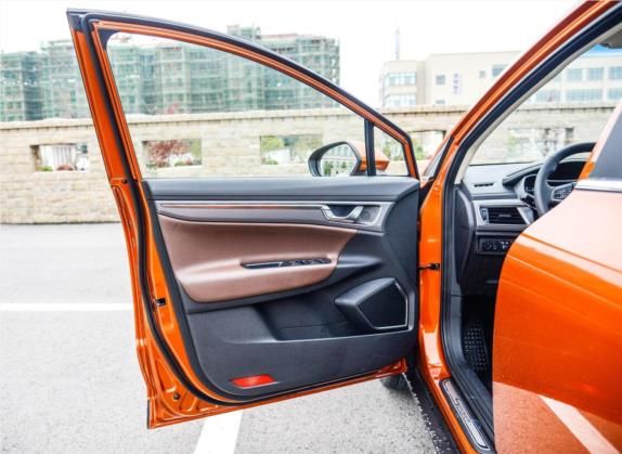 帝豪GS 2016款 优雅版 1.3T 自动臻尚型 车厢座椅   前门板