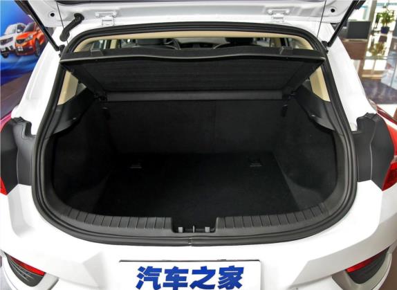 帝豪GS 2016款 优雅版 1.8L 手动领尚型 车厢座椅   后备厢