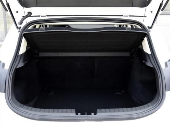 帝豪GS 2016款 优雅版 1.8L 自动领尚型 车厢座椅   后备厢
