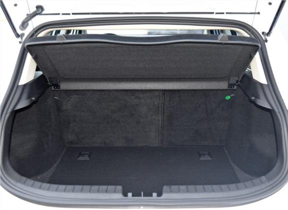 帝豪GS 2016款 优雅版 1.3T 自动领尚型 车厢座椅   后备厢