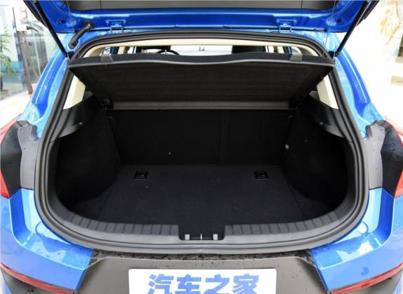 帝豪GS 2016款 运动版 1.8L 自动领尚型 车厢座椅   后备厢