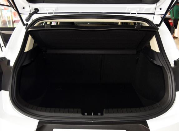 帝豪GS 2016款 运动版 1.3T 手动领尚型 车厢座椅   后备厢