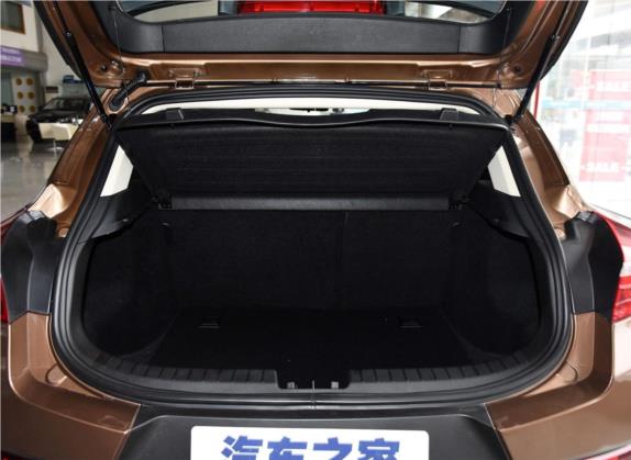 帝豪GS 2016款 运动版 1.3T 自动领尚型 车厢座椅   后备厢