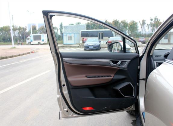 帝豪GS 2017款 优雅版 1.3T 自动智联型 车厢座椅   前门板