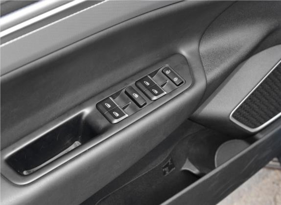 帝豪GS 2018款 领潮版 1.4T 自动领尚智联型 车厢座椅   门窗控制