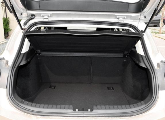帝豪GS 2018款 优雅版 1.8L 自动领尚型 车厢座椅   后备厢