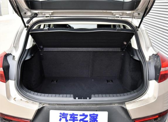 帝豪GS 2018款 运动版 1.8L 自动领尚型 车厢座椅   后备厢